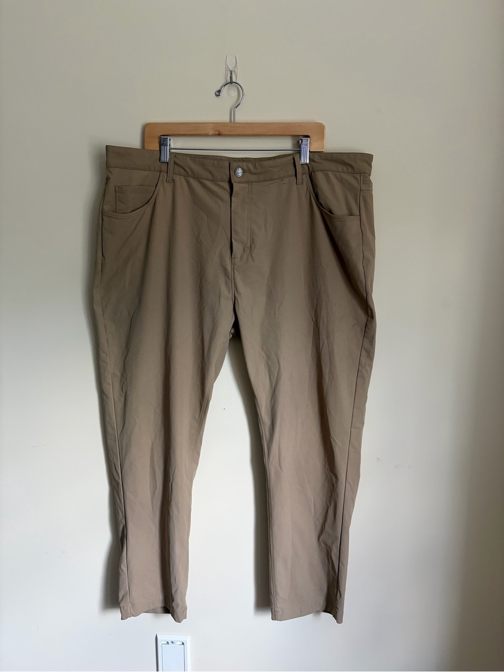 Men's Casual Straight-Leg Pants in Khaki